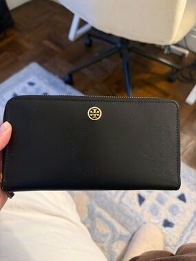 Tory Burch Black Leather Zip Wallet with Gold Logo